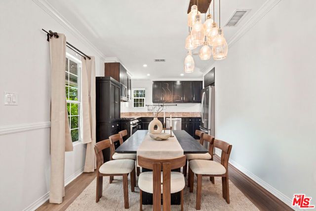 7048 Zelzah Avenue, Los Angeles, CA 91335