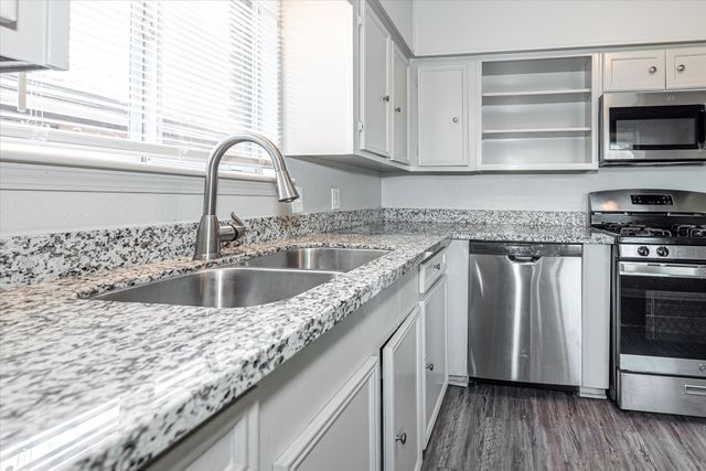 5106 Tavenor Lane, Houston, TX 77048