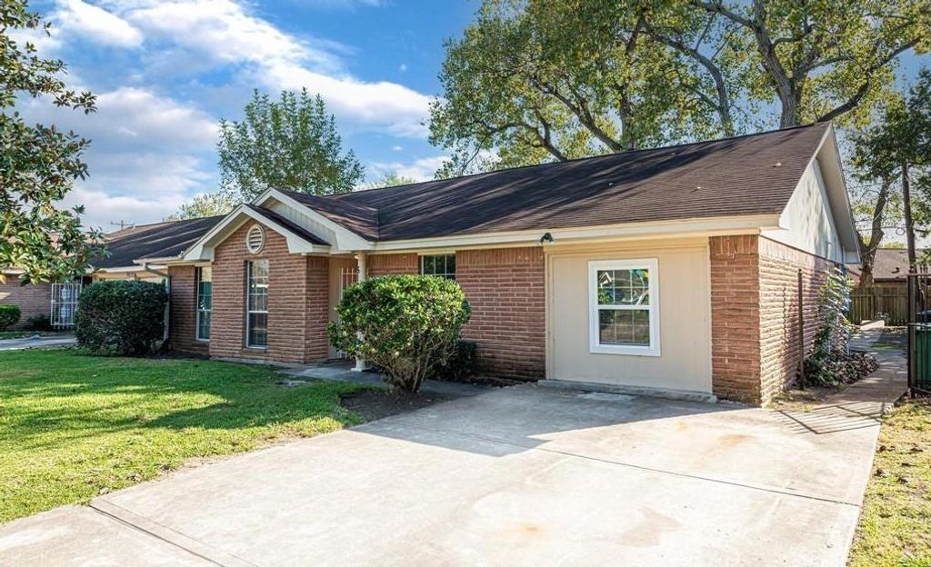 5106 Tavenor Lane, Houston, TX 77048