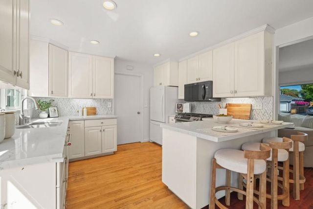 919 6th Avenue, Redwood City, CA 94063