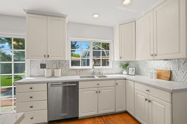 919 6th Avenue, Redwood City, CA 94063