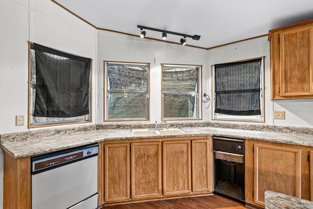 5885 Crowfoot Road, Trail, OR 97541