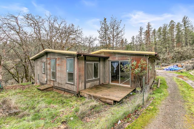 5885 Crowfoot Road, Trail, OR 97541