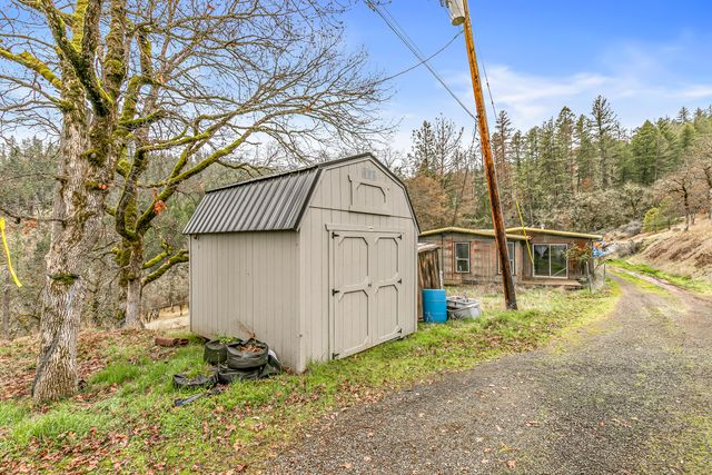5885 Crowfoot Road, Trail, OR 97541