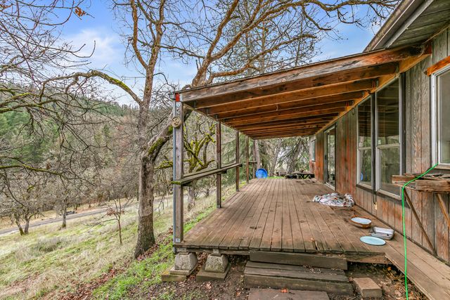 5885 Crowfoot Road, Trail, OR 97541