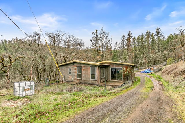 5885 Crowfoot Road, Trail, OR 97541