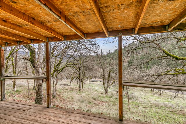 5885 Crowfoot Road, Trail, OR 97541