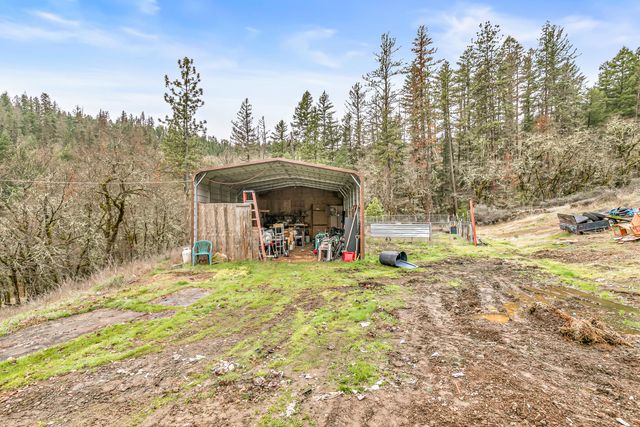 5885 Crowfoot Road, Trail, OR 97541