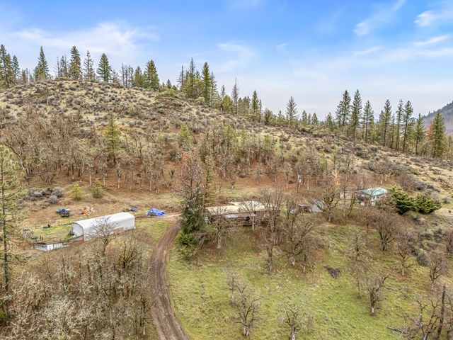 5885 Crowfoot Road, Trail, OR 97541