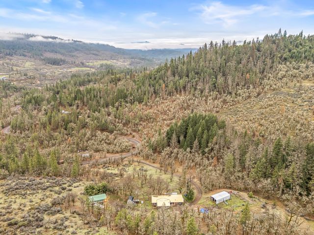 5885 Crowfoot Road, Trail, OR 97541