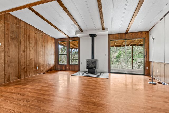 5885 Crowfoot Road, Trail, OR 97541