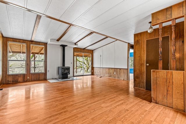 5885 Crowfoot Road, Trail, OR 97541