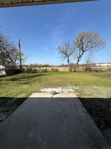 127 Dunn Street, Red Oak, TX 75154