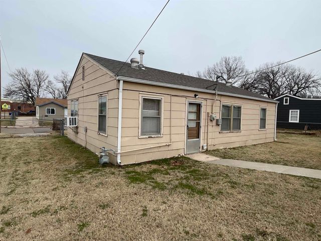 3001 E Locust St, Wichita, KS 67216
