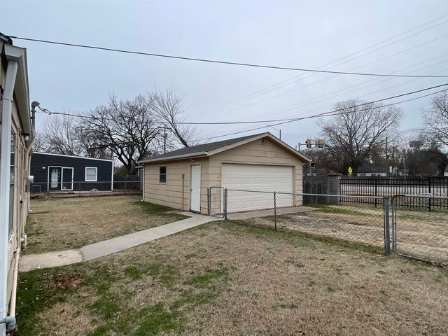 3001 E Locust St, Wichita, KS 67216