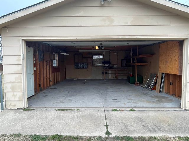 3001 E Locust St, Wichita, KS 67216