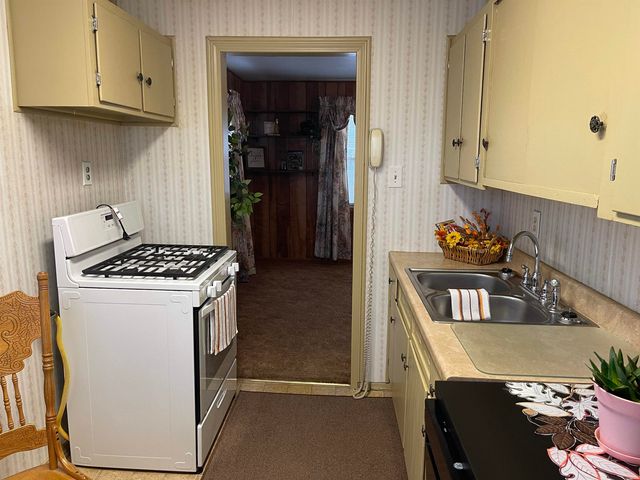 3001 E Locust St, Wichita, KS 67216