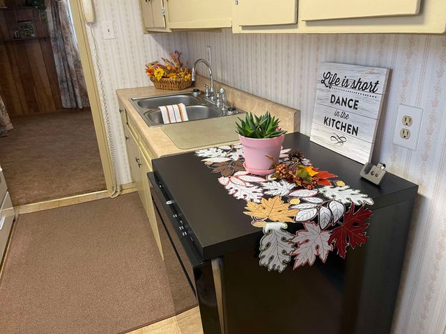 3001 E Locust St, Wichita, KS 67216