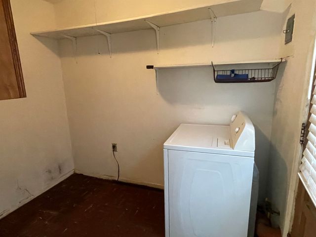 3001 E Locust St, Wichita, KS 67216