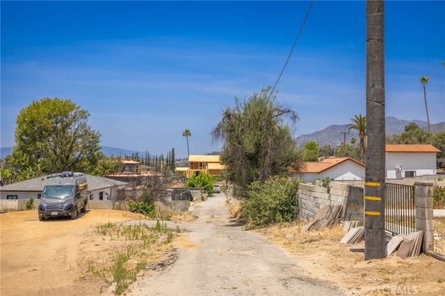 3383 Glenrose Avenue, Altadena, CA 91001