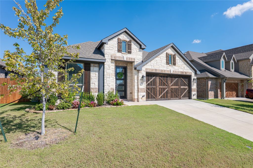 297 Sparkling Springs Drive, Waxahachie, TX 75165
