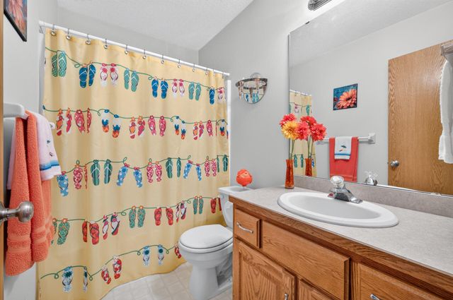20365 Eidelweiss Street NW, Oak Grove, MN 55011