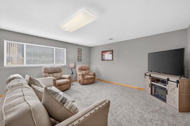 20365 Eidelweiss Street NW, Oak Grove, MN 55011