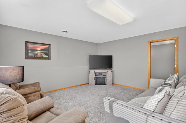 20365 Eidelweiss Street NW, Oak Grove, MN 55011