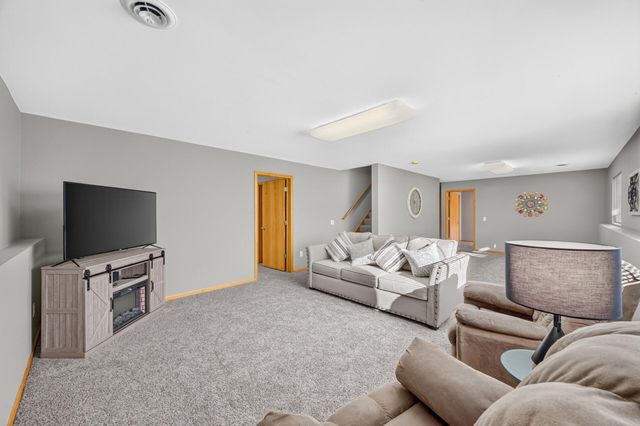 20365 Eidelweiss Street NW, Oak Grove, MN 55011