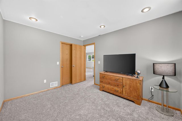 20365 Eidelweiss Street NW, Oak Grove, MN 55011