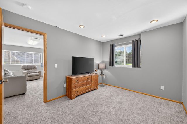 20365 Eidelweiss Street NW, Oak Grove, MN 55011