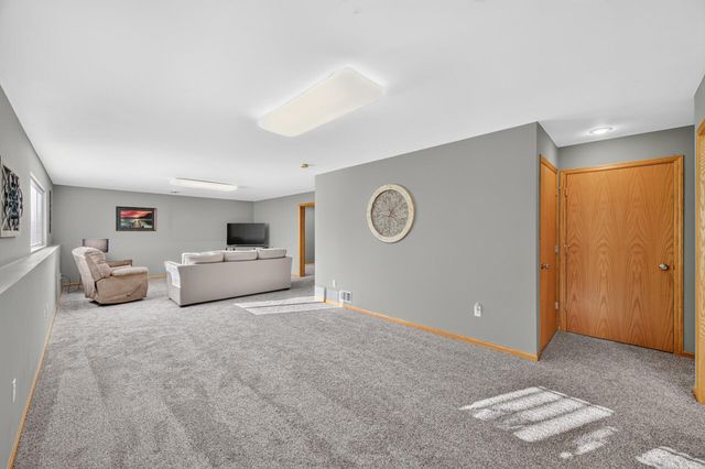 20365 Eidelweiss Street NW, Oak Grove, MN 55011