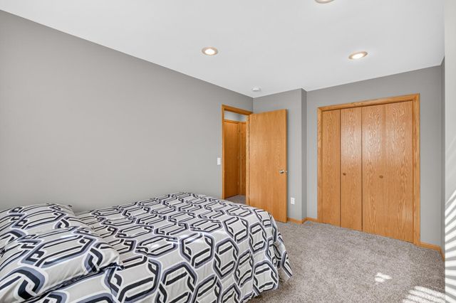 20365 Eidelweiss Street NW, Oak Grove, MN 55011
