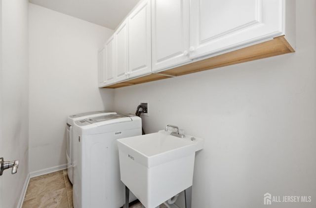 424 Delmore Avenue, South Plainfield, NJ 07080