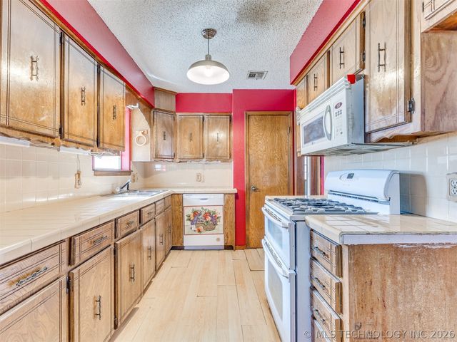 205 Lester Lane, Cleveland, OK 74020