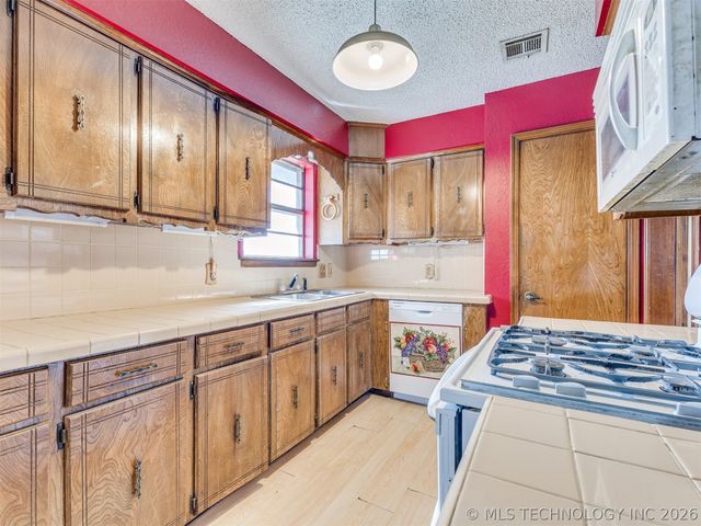 205 Lester Lane, Cleveland, OK 74020