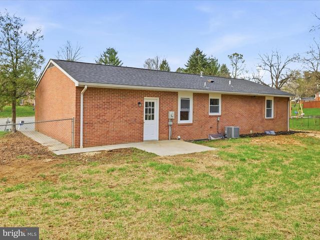 17821 GREENTREE LN, Hagerstown, MD 21740