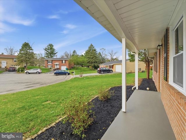 17821 GREENTREE LN, Hagerstown, MD 21740