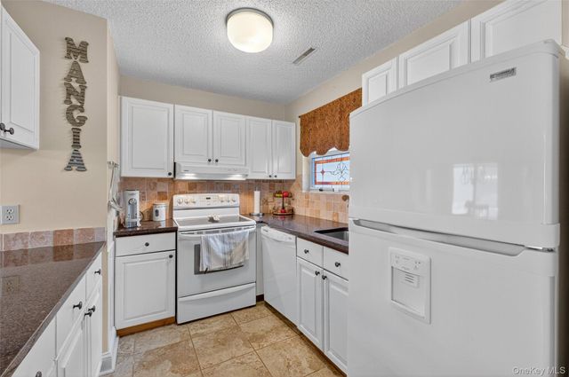 803 Woodsbrook Drive, Mahopac, NY 10541