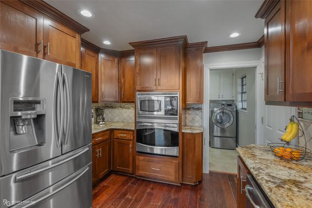 5607 S Lakeshore Drive, Shreveport, LA 71119