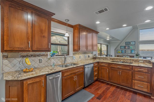 5607 S Lakeshore Drive, Shreveport, LA 71119