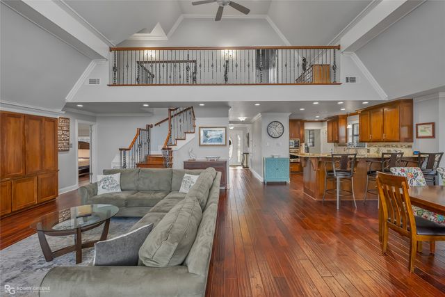 5607 S Lakeshore Drive, Shreveport, LA 71119