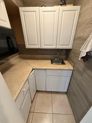 633 Mokena Dr 2, Miami Springs, FL 33166