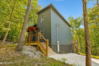 689 Country Oaks Lane, Lafollette, TN 37766