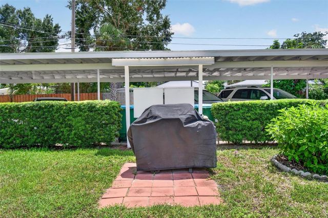 138 36TH AVENUE N 208 W, St Petersburg, FL 33704