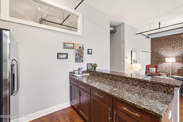 532 S 4th St UNIT 301, Louisville, KY 40202