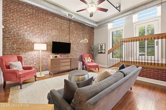 532 S 4th St UNIT 301, Louisville, KY 40202