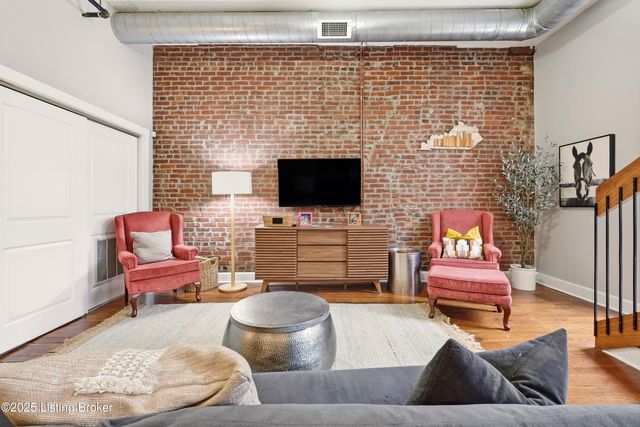 532 S 4th St UNIT 301, Louisville, KY 40202