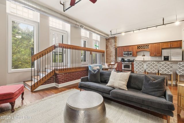 532 S 4th St UNIT 301, Louisville, KY 40202