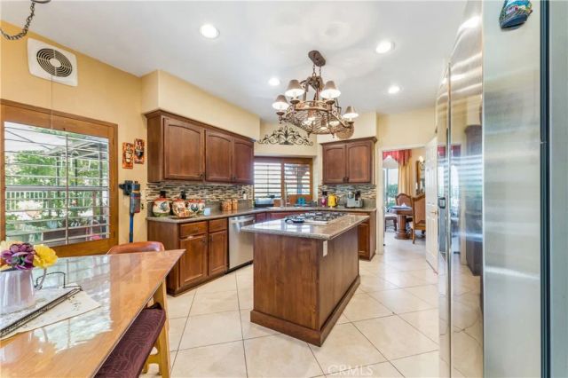 24515 Ebelden, Newhall, CA 91321